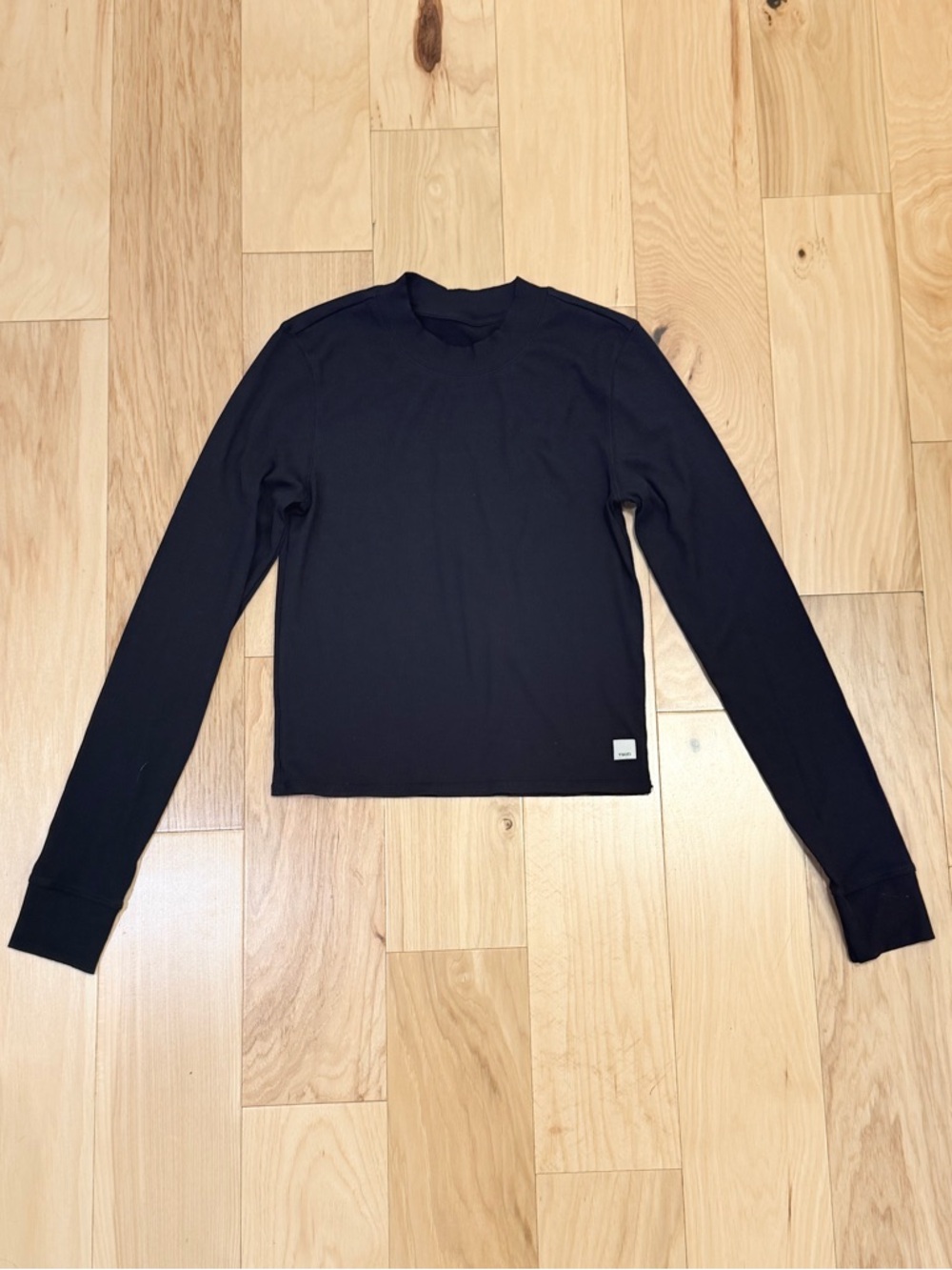 LIKE NEW Vuori Womens Shirt Long-Sleeve Mudra Fitted Ribbed Tee